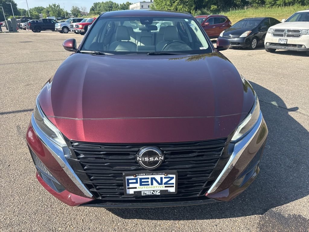 Used 2023 Nissan Altima SV with VIN 1N4BL4DW3PN402569 for sale in Rochester, Minnesota