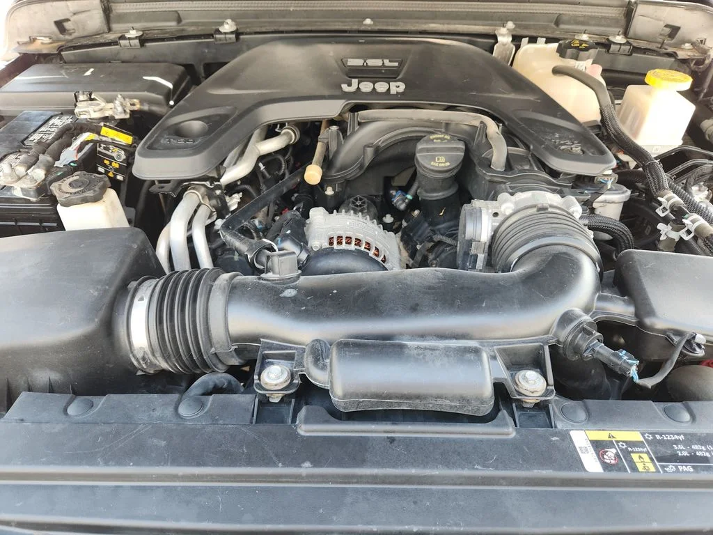 Used 2020 Black Clearcoat Jeep Overland image 32