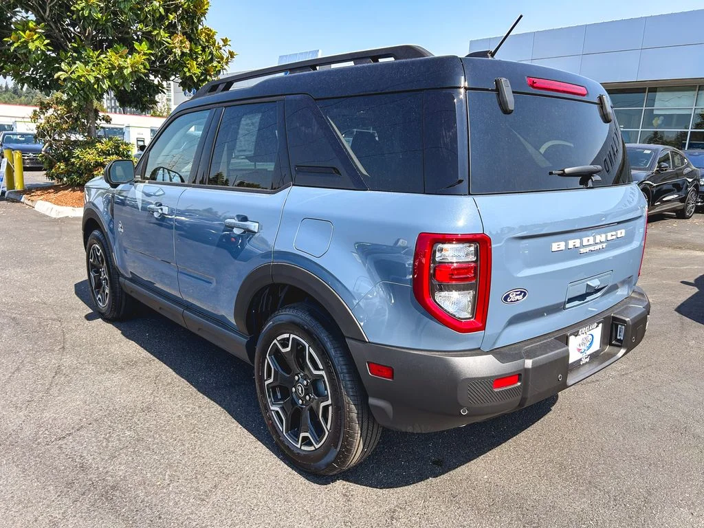 New 2026 Azure Gray Metallic Tri-Coat Ford Outer Banks® image 10