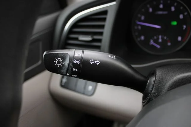 Used 2017 Blue Hyundai SE image 3