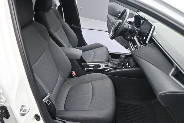Used 2021 White Toyota LE image 14