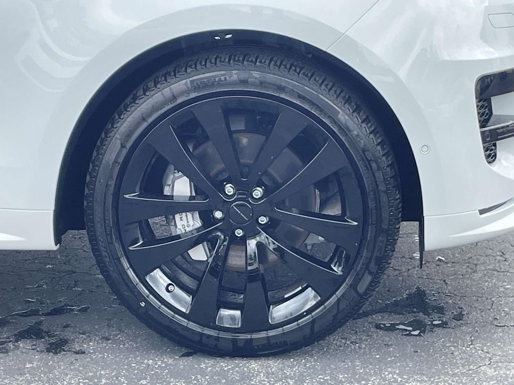 New 2026 Fuji White Land Rover Dynamic SE image 5