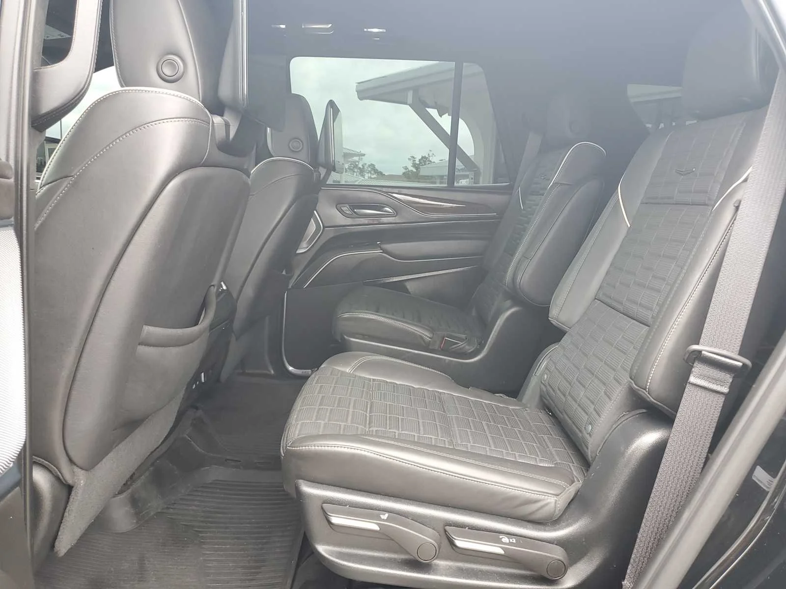 Used 2023 BLACK RAVEN Cadillac 4WD Sport Platinum image 20