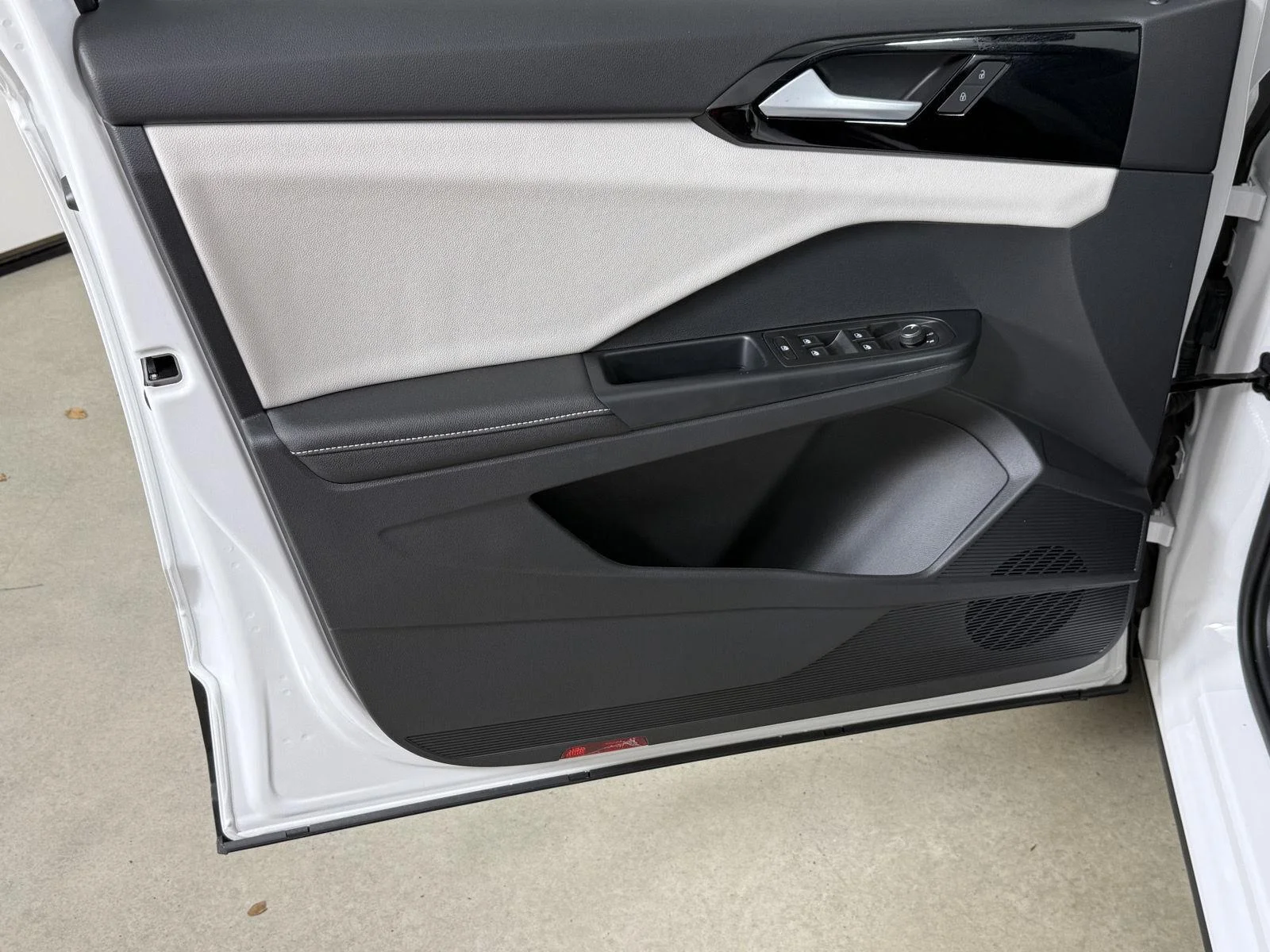 New 2027 Pure White Volkswagen S image 10