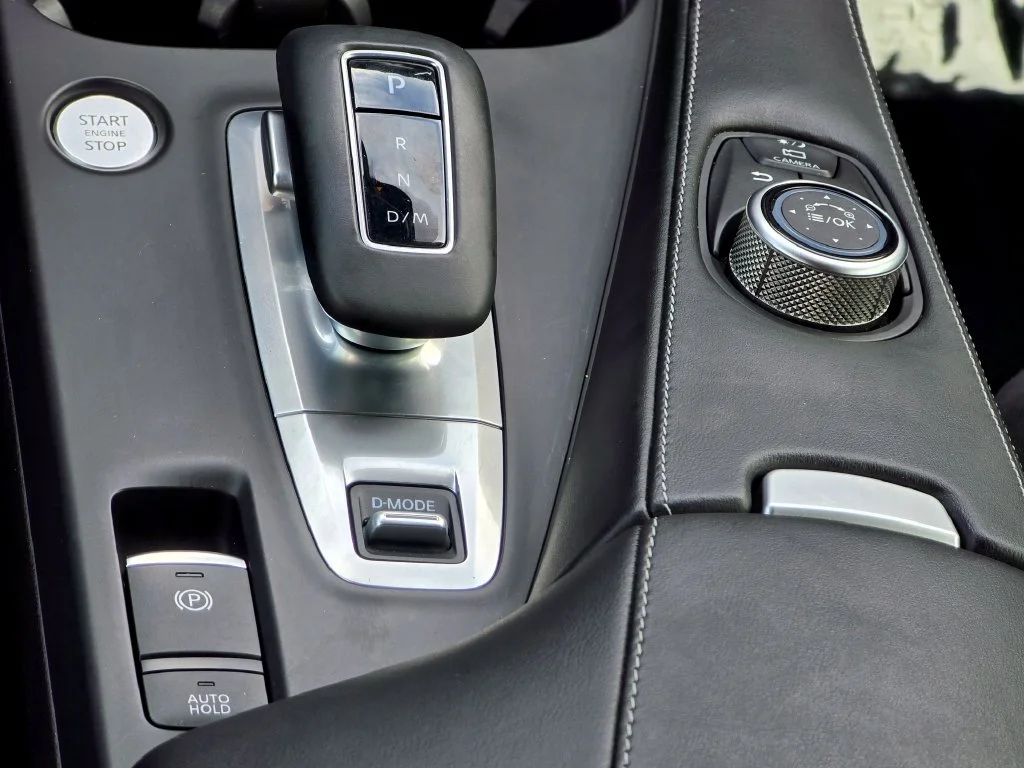 Used 2025 White INFINITI SPORT image 38