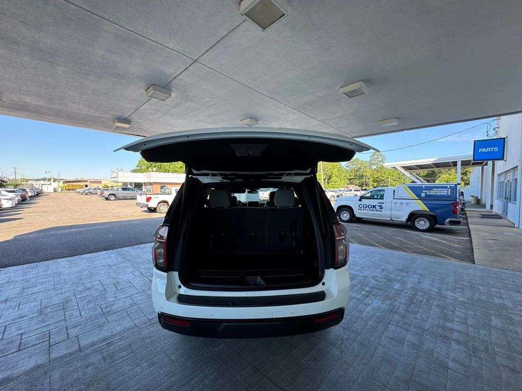 Used 2023 White Chevrolet Z71 image 9