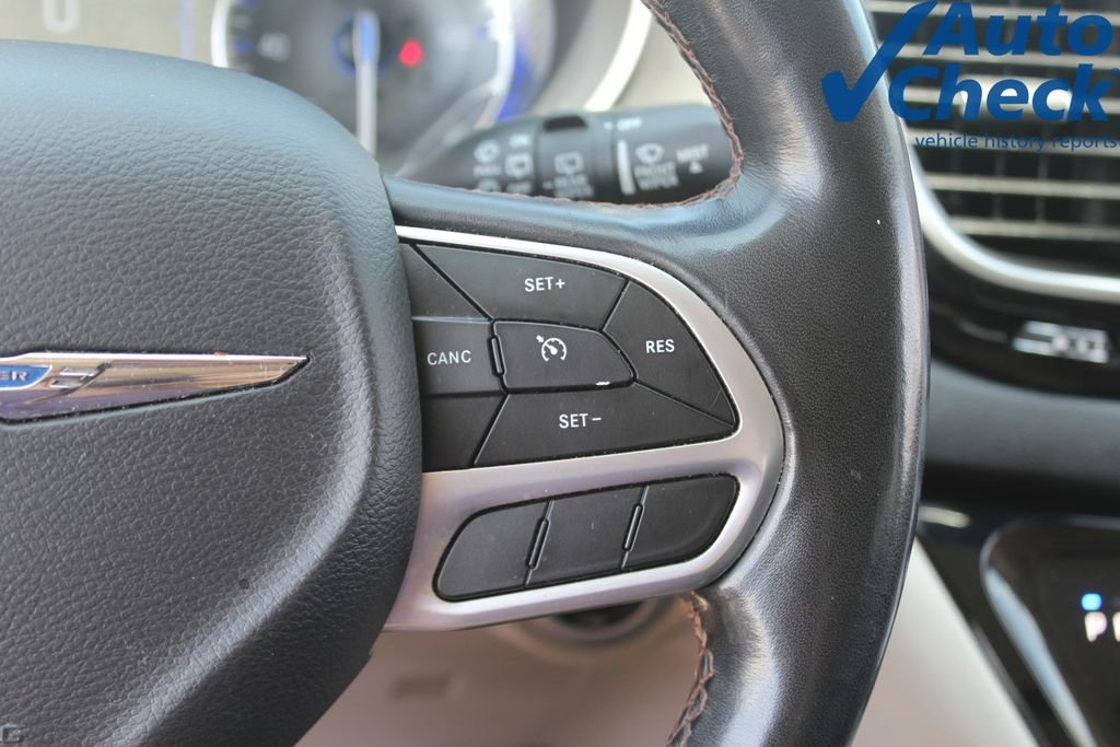 Used 2020 Silver Chrysler Touring L image 18