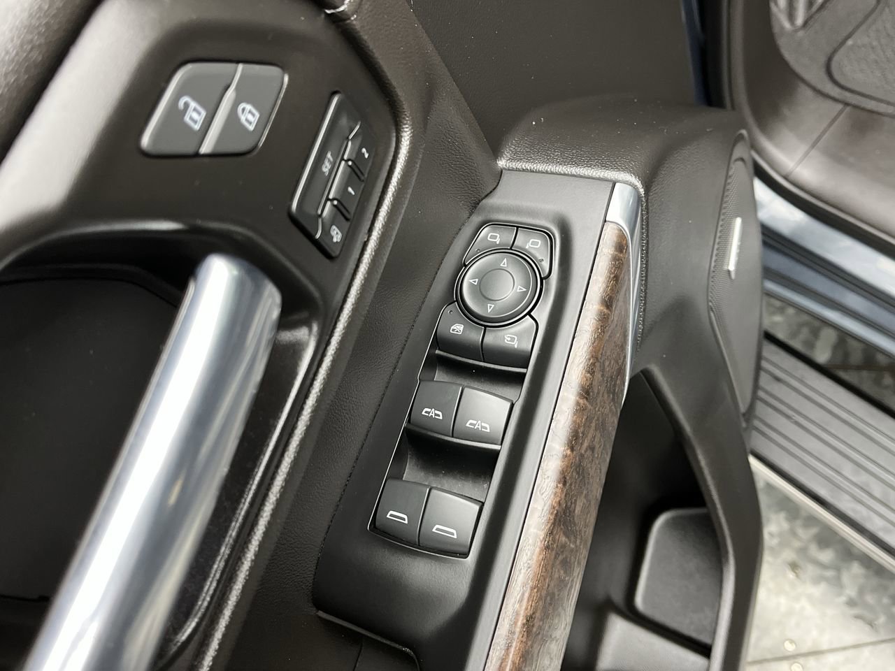 Certified Used 2022 Hunter Metallic GMC Denali image 11