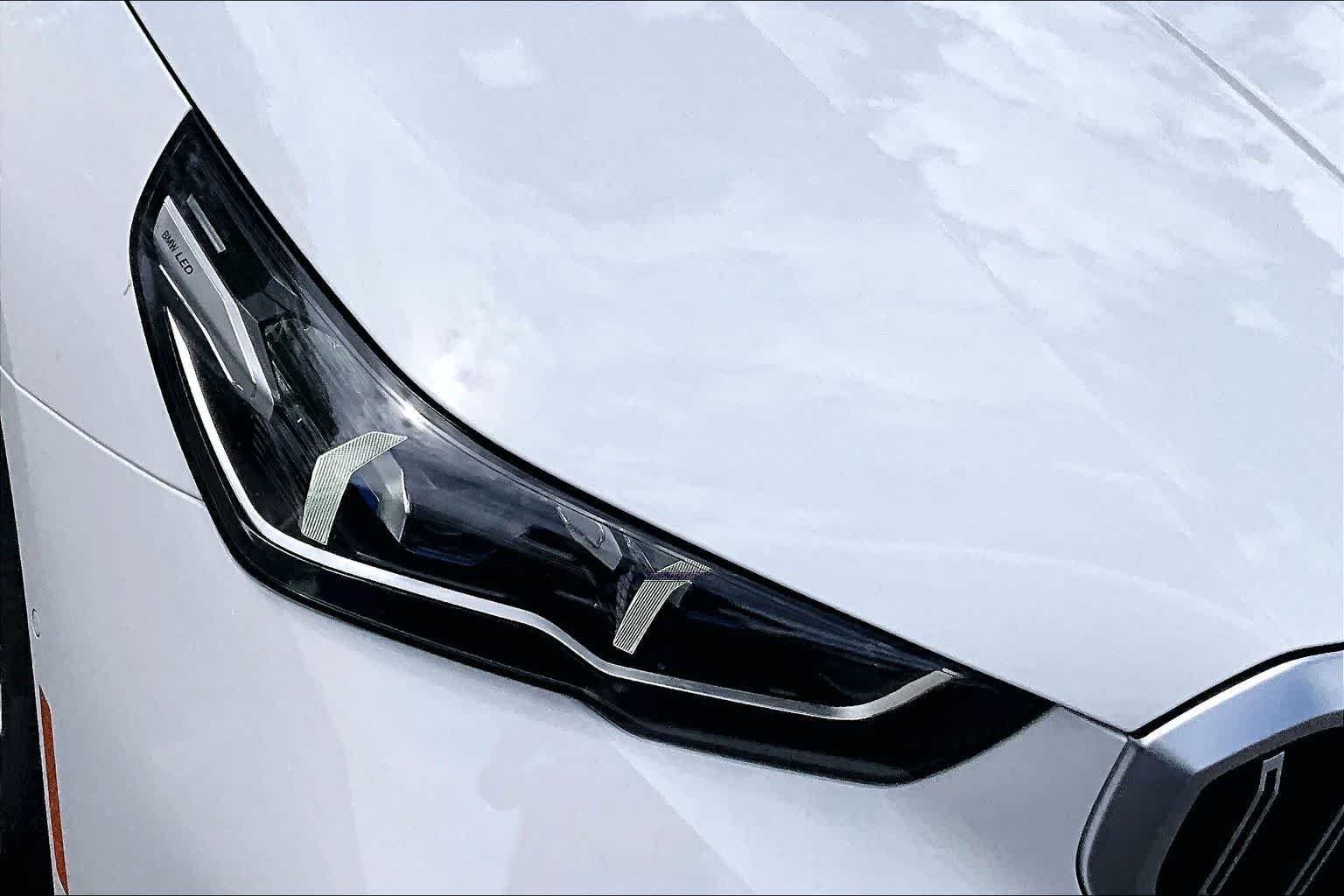 New 2026 Alpine White BMW 530i xDrive image 13