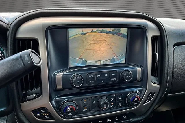 Used 2018 WHITE FROST TRICOAT GMC Denali image 15