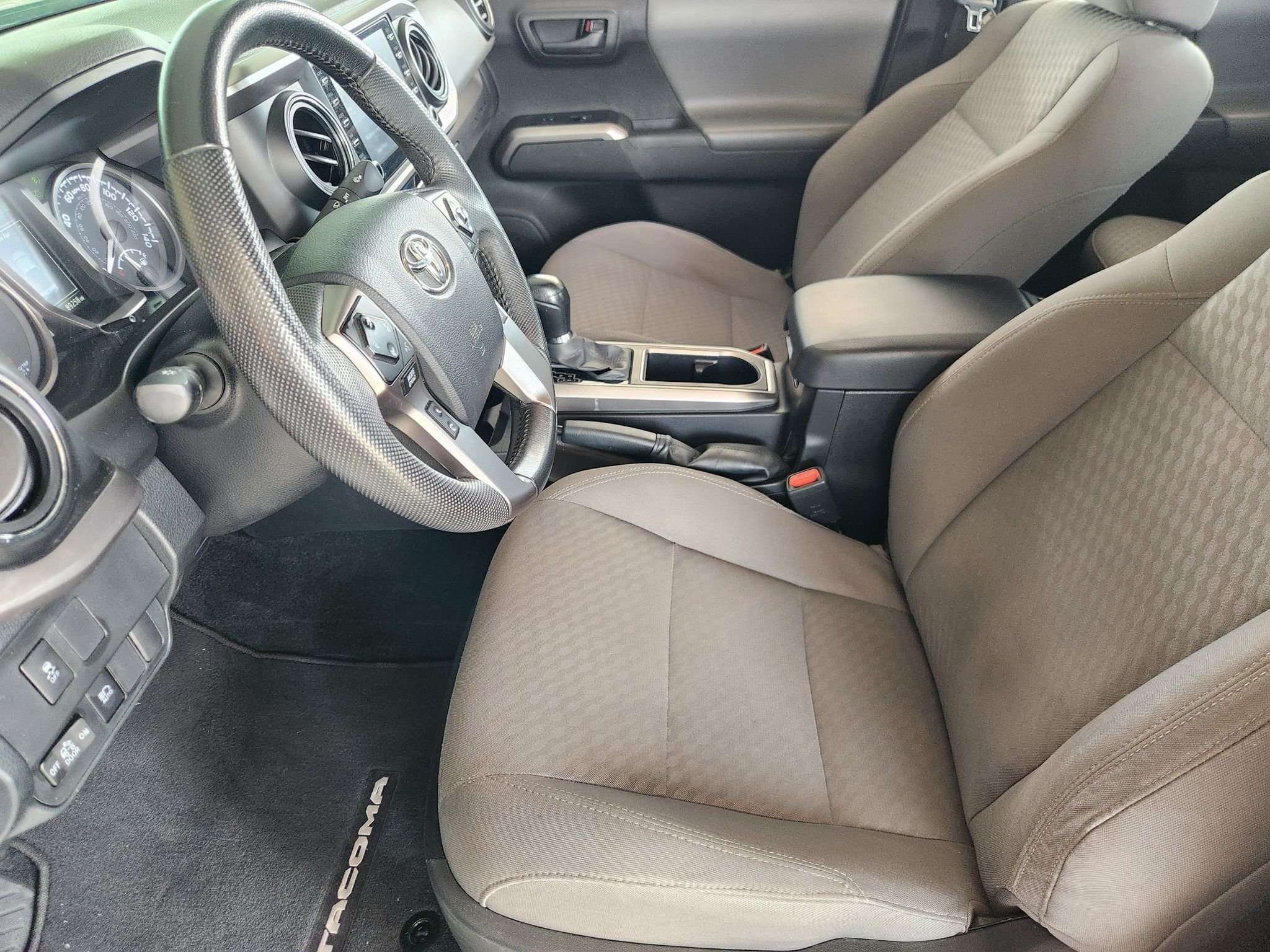 Used 2023 Ice Cap Toyota SR5 image 11
