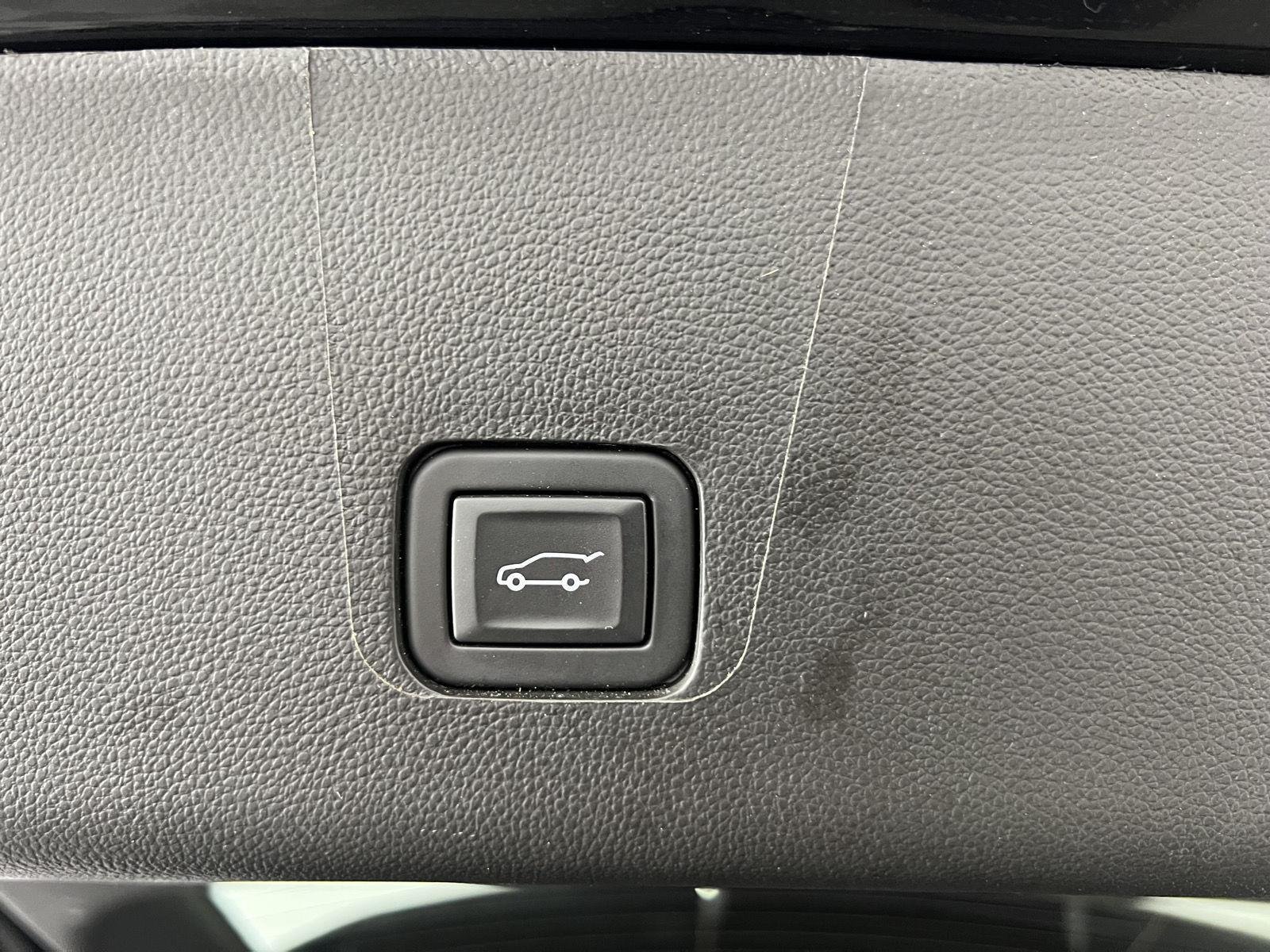 Used 2023 Mosaic Black Metallic Chevrolet LT Cloth image 23