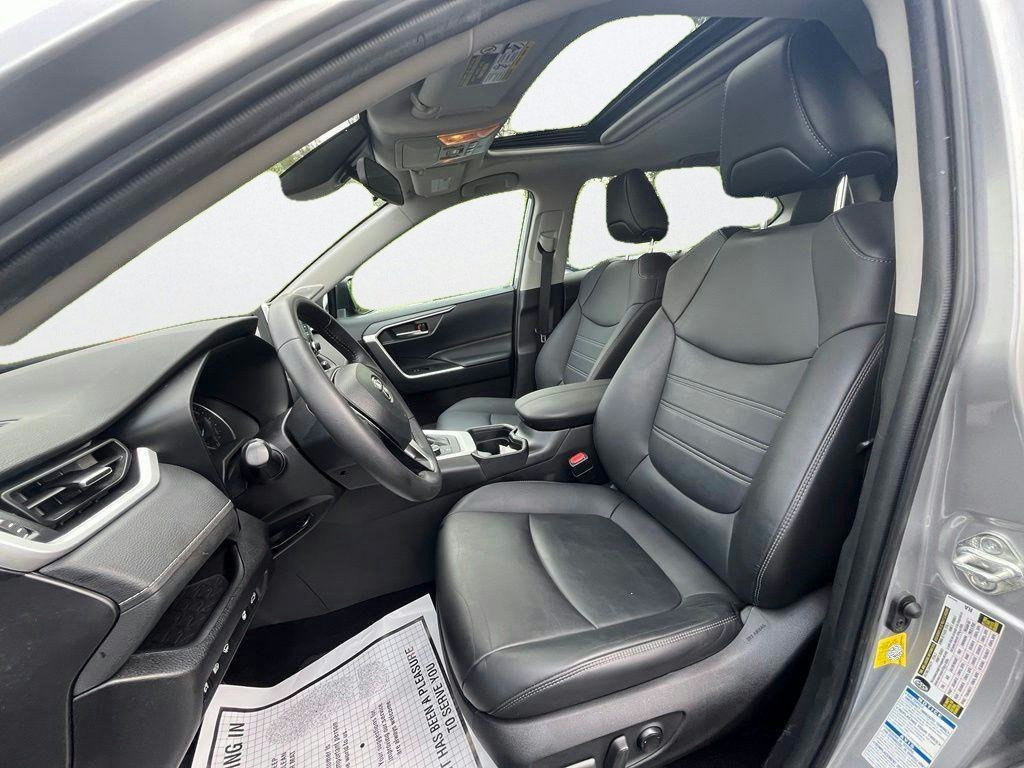 Used 2021 Silver Toyota XLE Premium image 9