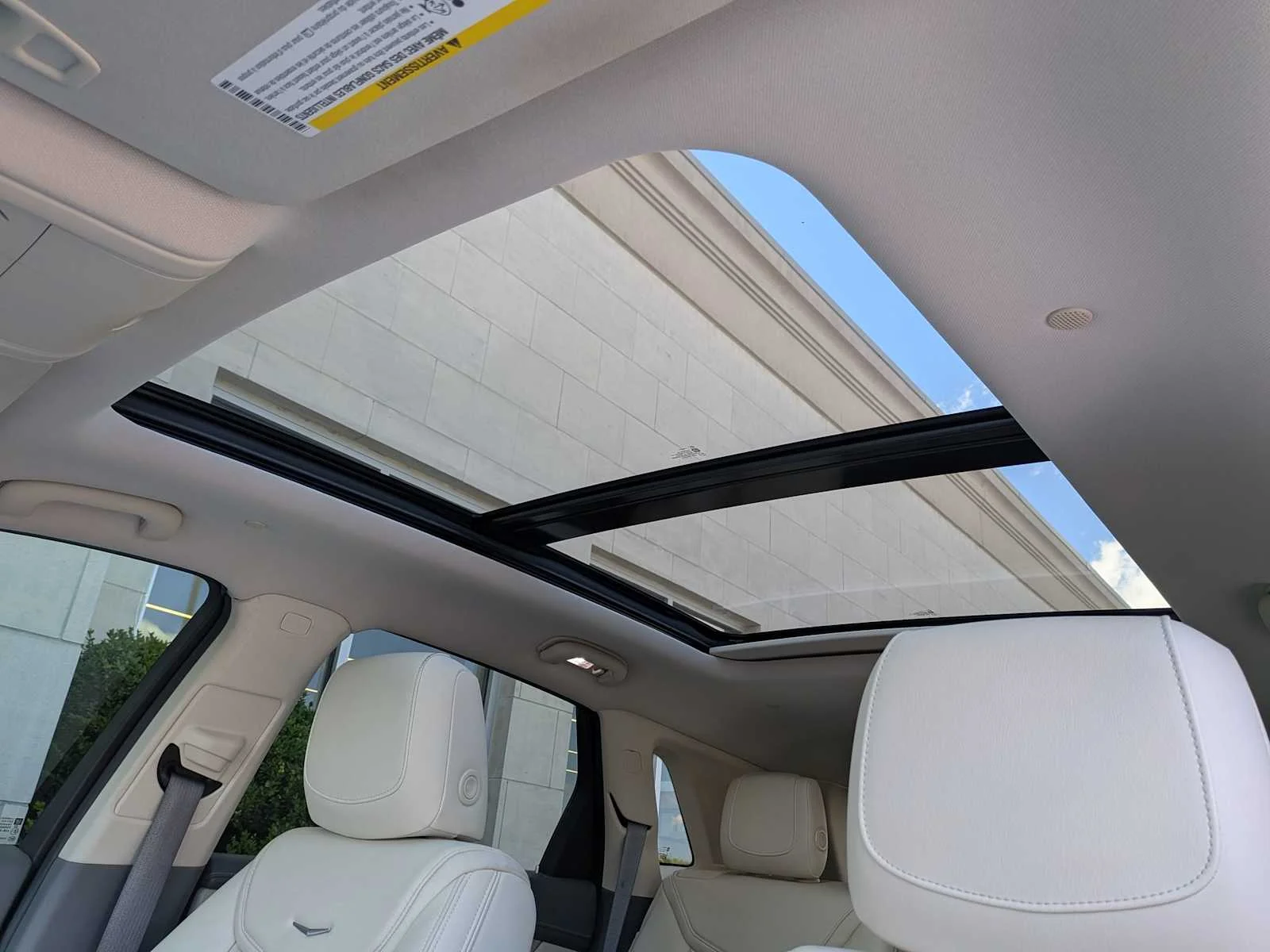 Used 2017 CRYSTAL WHITE TRICOAT Cadillac Luxury AWD image 13