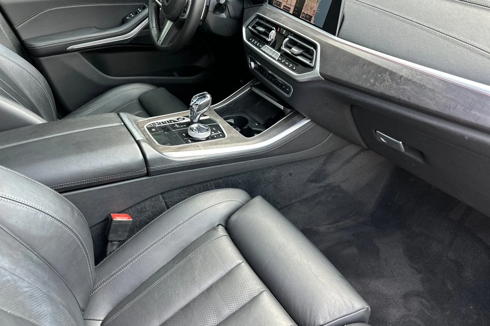 Used 2021 Black Sapphire Metallic BMW sDrive40i image 15