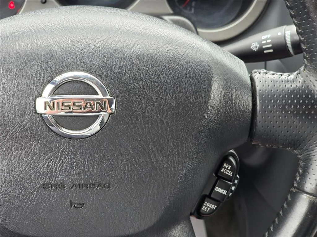 Used 2002 Red Nissan  image 15