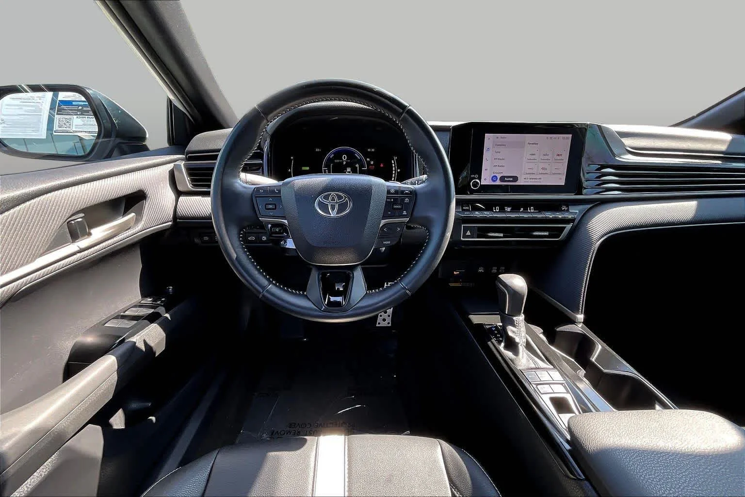 Used 2025 Ice Cap Toyota SE image 6