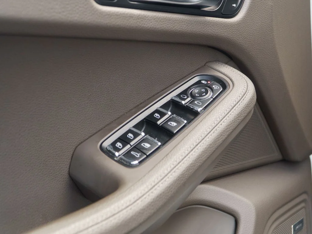 Used 2019  Porsche S image 16