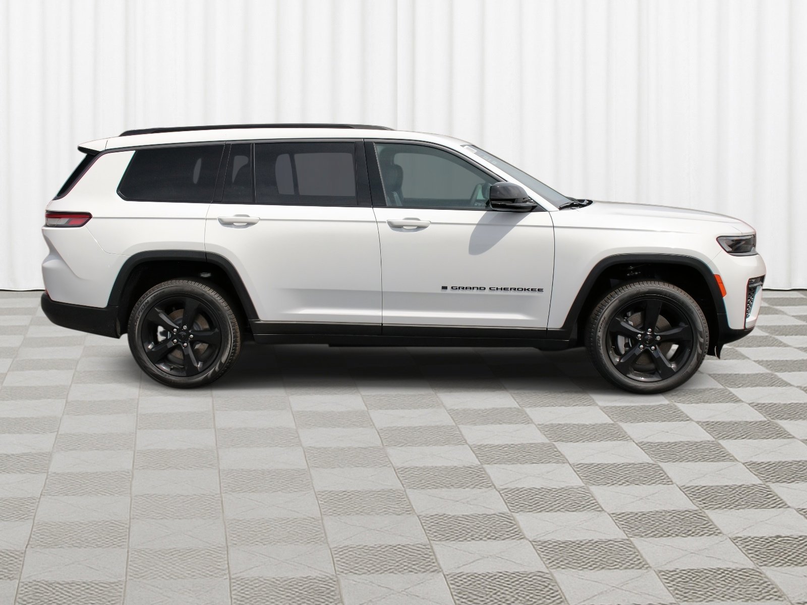 New 2026 Bright White Clear-Coat Exterior Paint Jeep Limited image 36