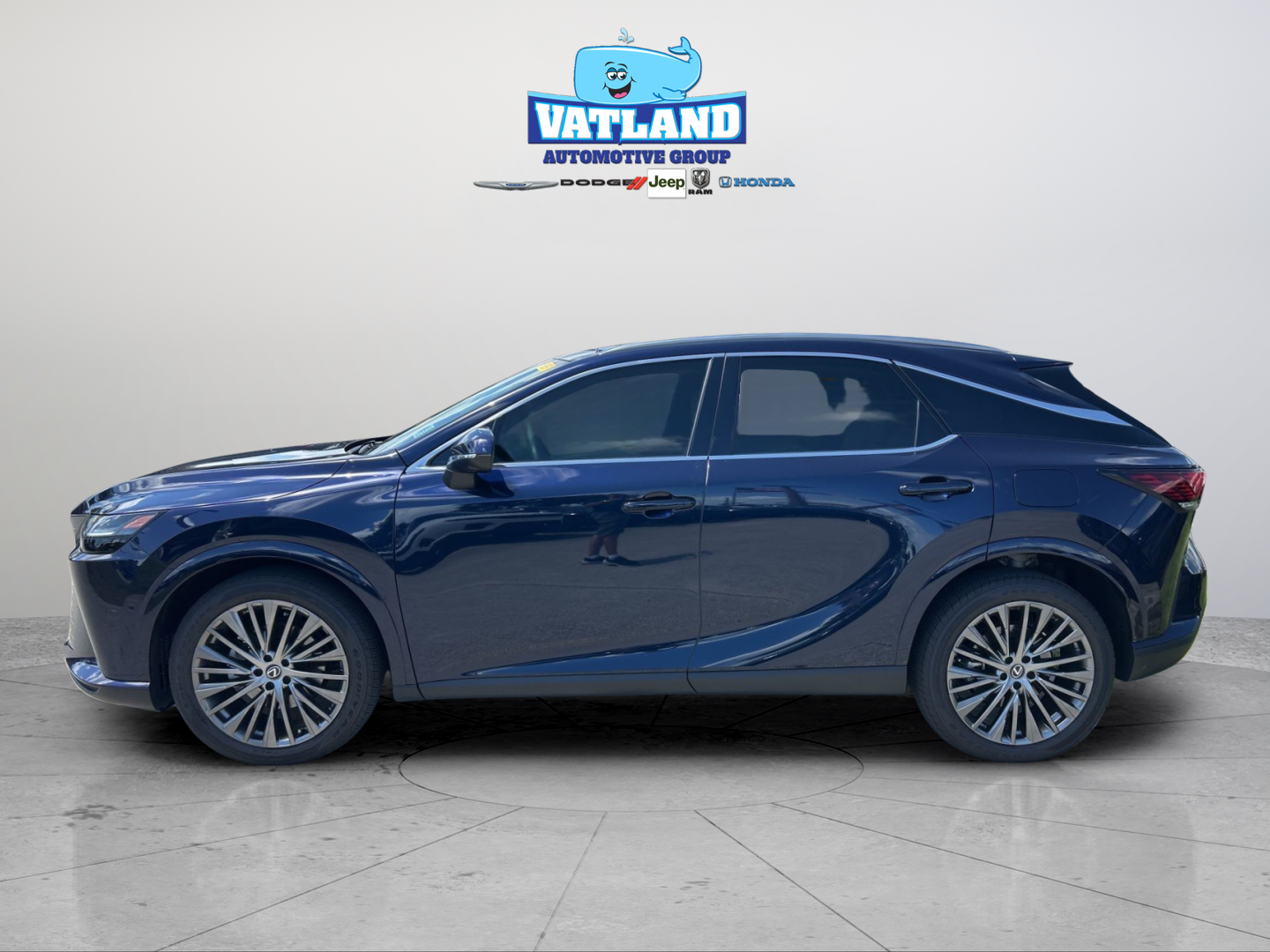 Used 2023  Lexus 350h Luxury image 2