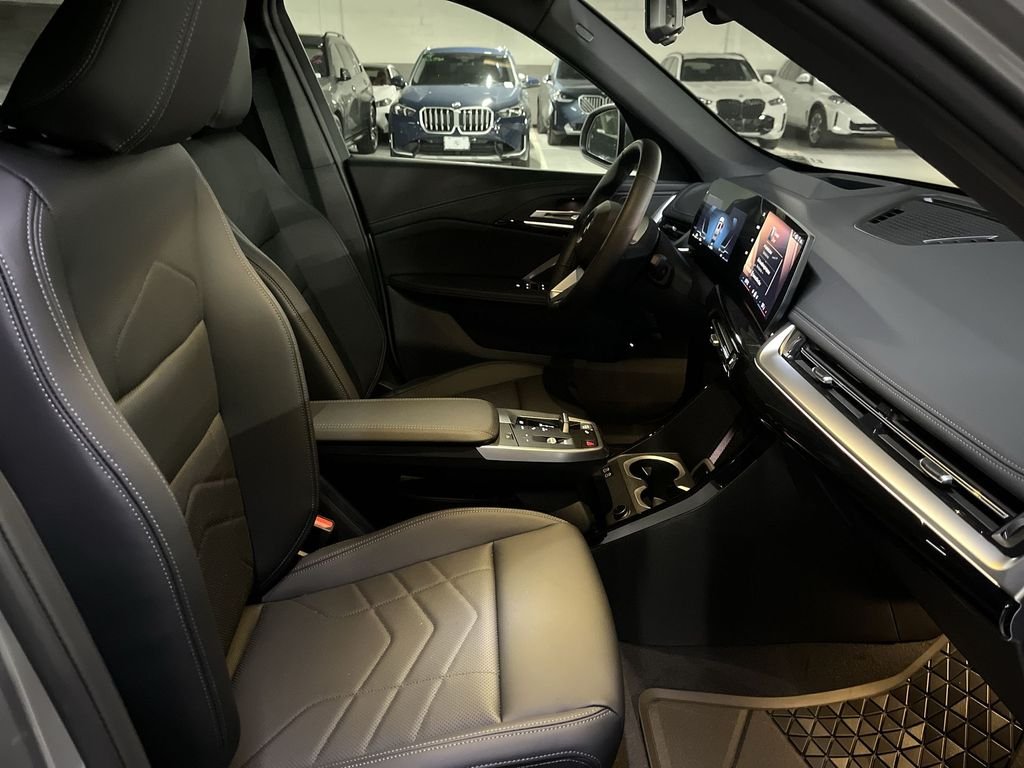 Used 2026 Silver Metallic BMW xDrive28i image 25