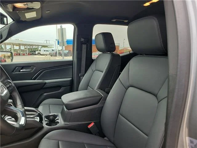 New 2026 Sterling Metallic GMC Elevation image 13