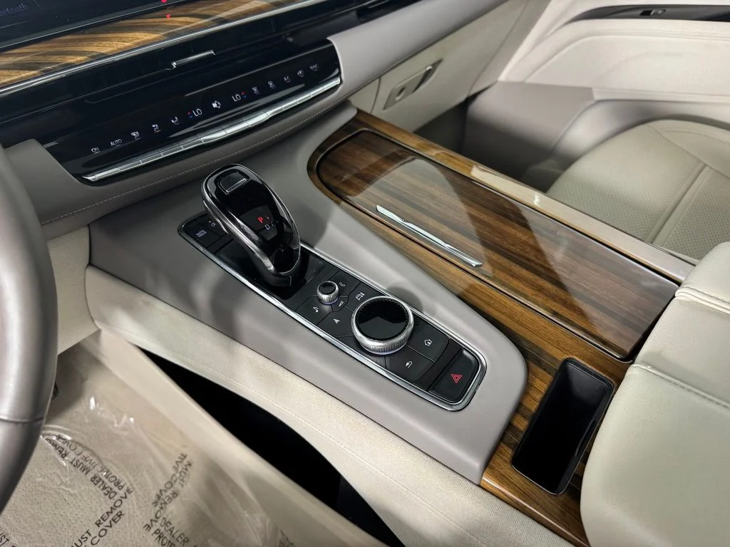 Used 2024 Crystal White Tricoat Cadillac Sport Platinum image 25