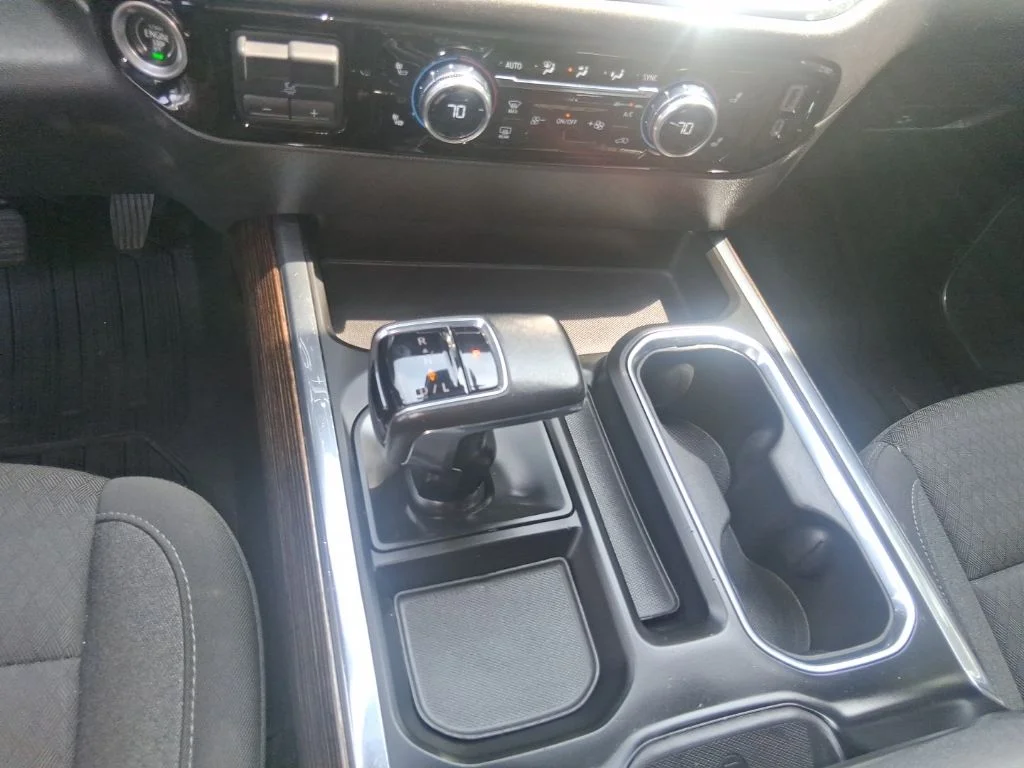 Used 2022 Silver GMC Elevation image 12