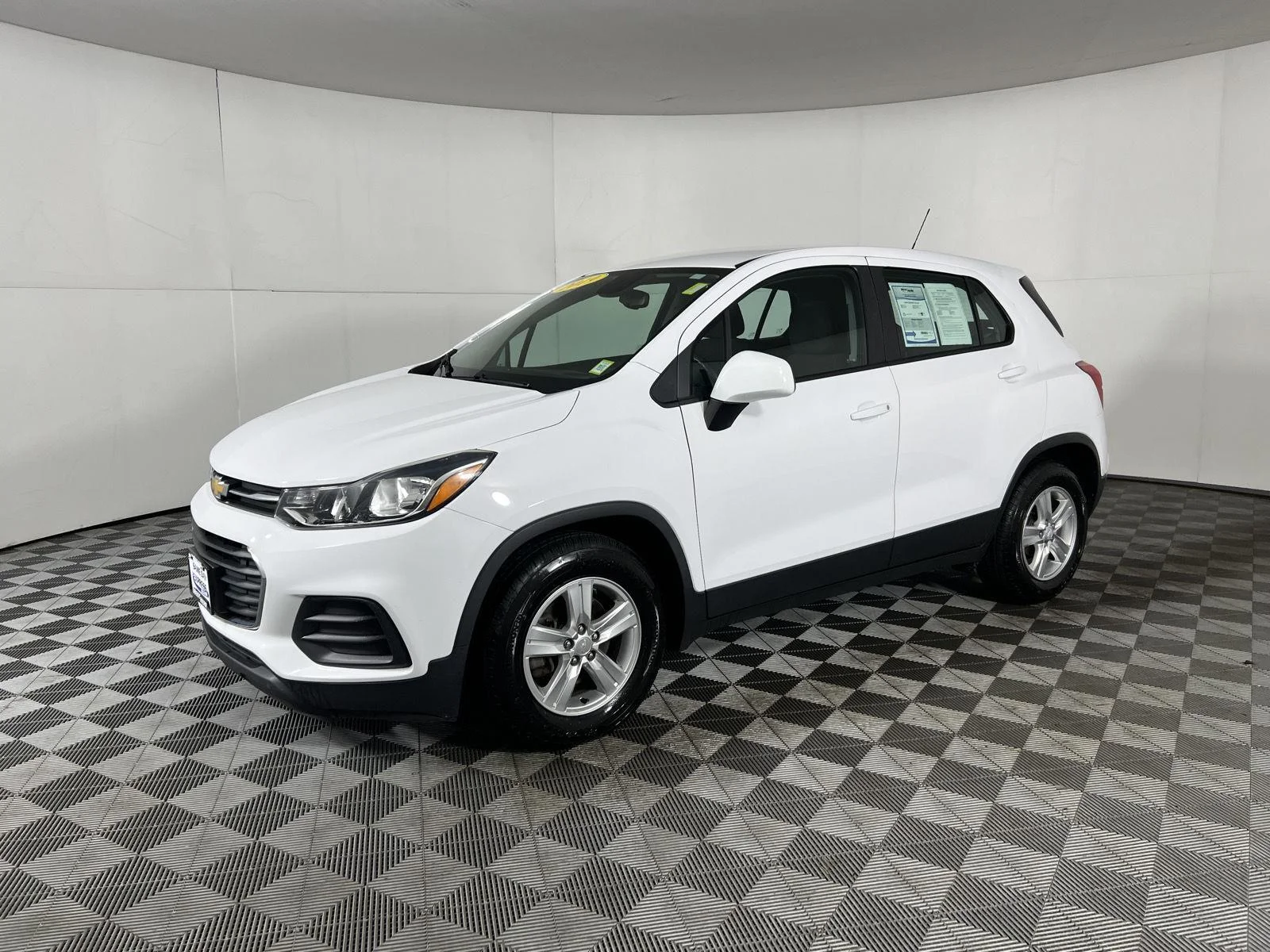 Used 2019 Summit White Chevrolet LS image 18