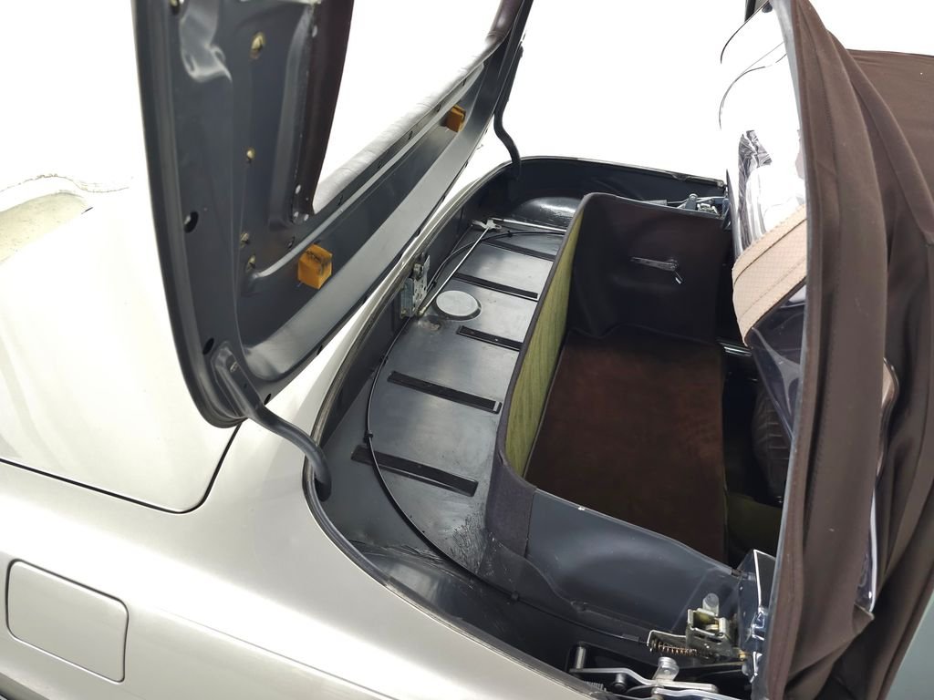 Used 1987 Gold Mercedes-Benz 560 SL image 29