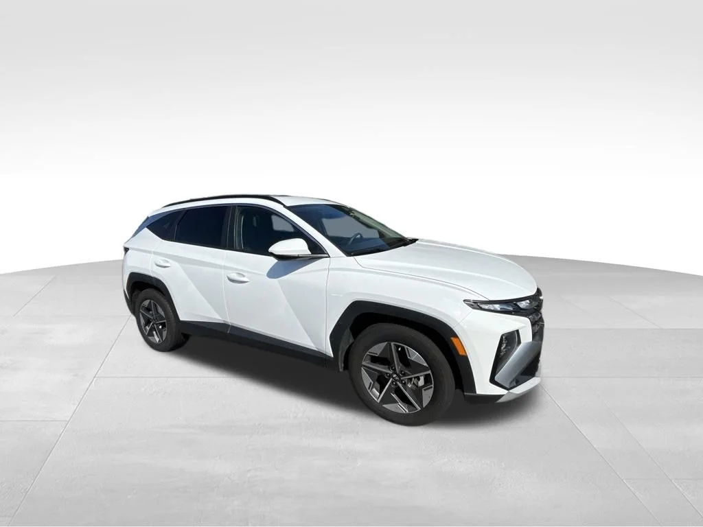 Used 2025 White Hyundai SEL image 25