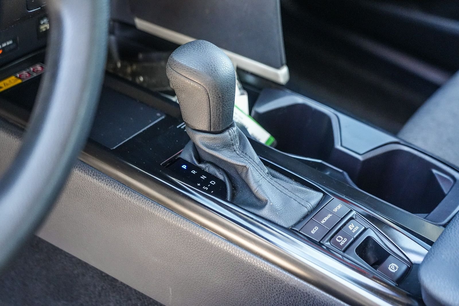 2025 Toyota Camry LE - Photo 19