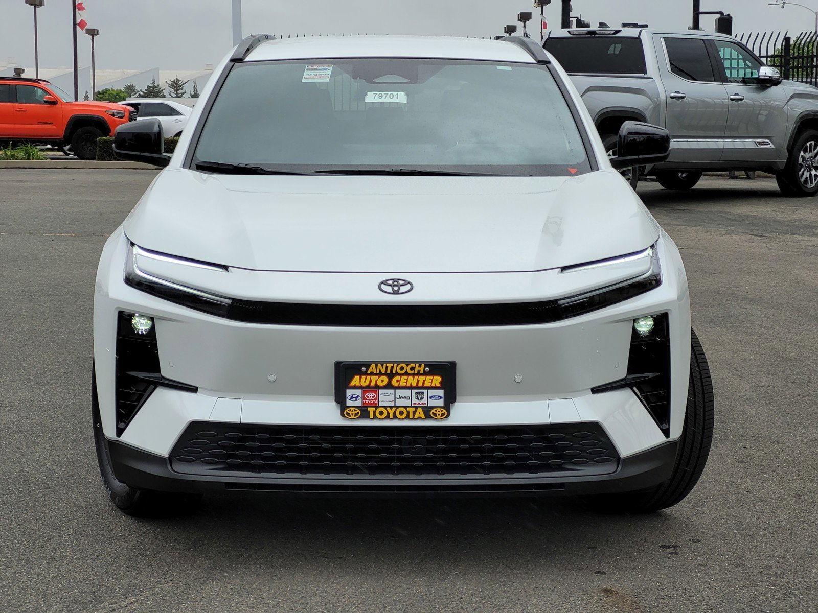 New 2026 Wind Chill Pearl <sup>1</sup> Toyota  SE image 2