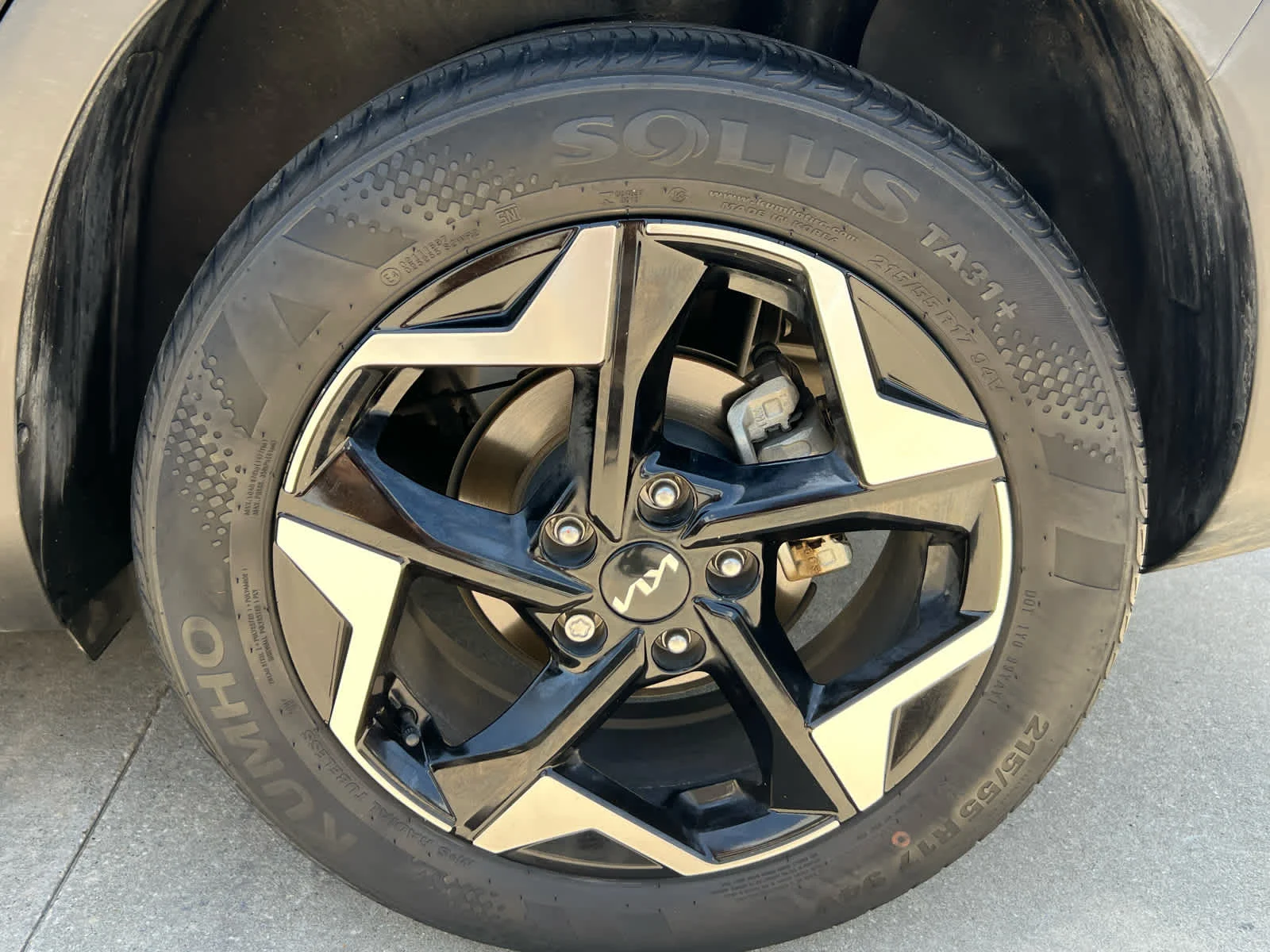 Used 2024 Gravity Gray Kia EX image 12