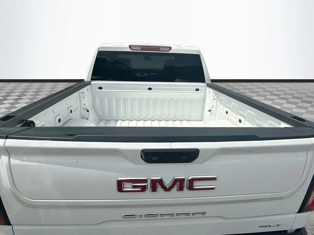 Used 2025 White GMC SLT image 29