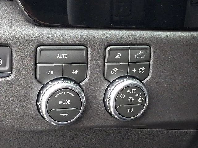 New 2026 Onyx Black GMC Elevation image 18