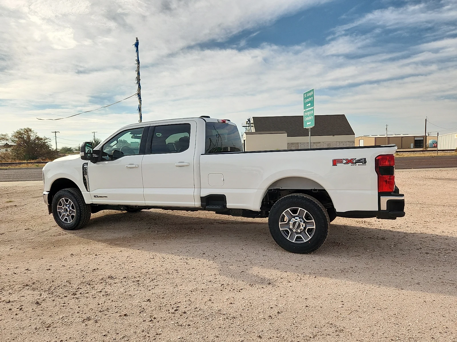 New 2026 Star White Metallic Tri-Coat Ford Lariat image 4