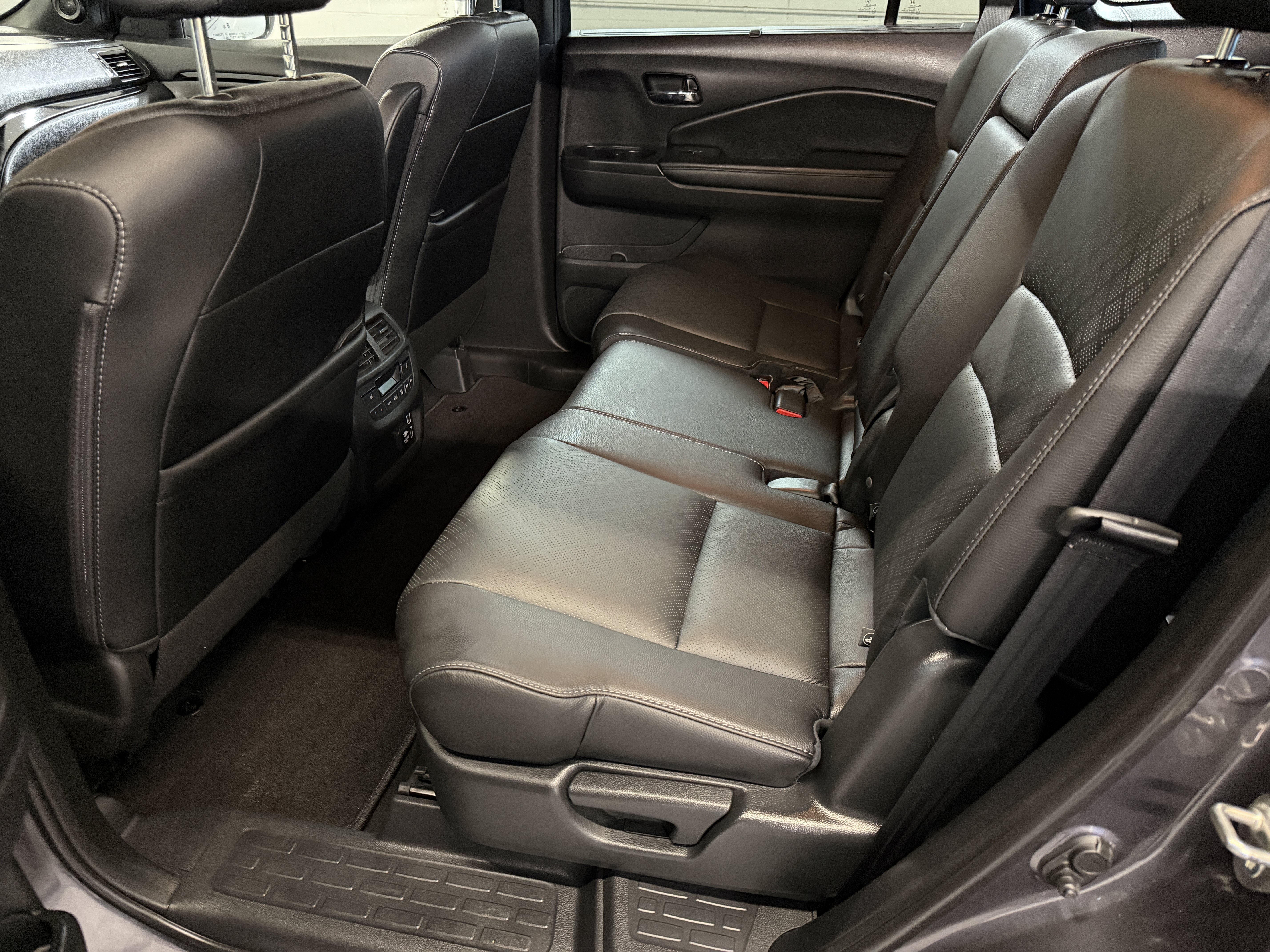 Used 2019 Modern Steel Metallic Honda Touring image 18