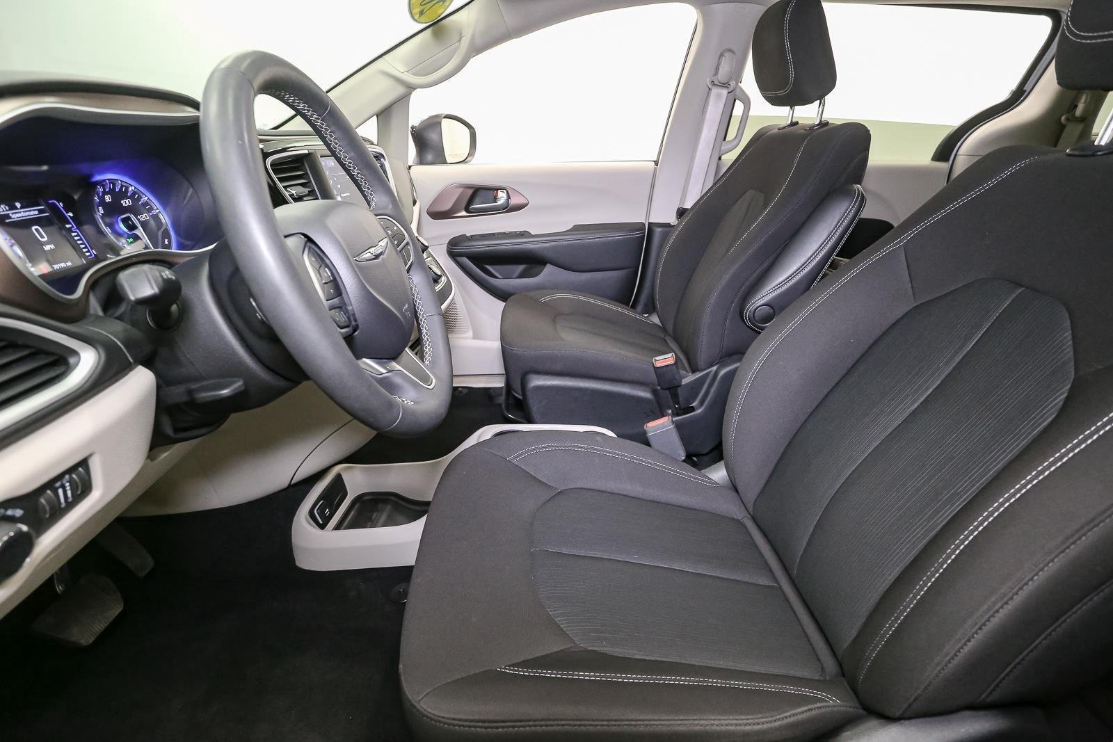 Used 2024 Bright White Clearcoat Chrysler LX image 42