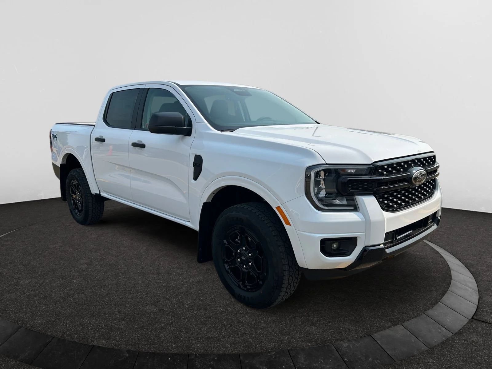 New 2026 Oxford White Ford XLT image 7