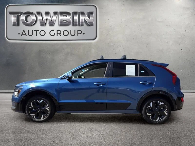 Used 2023 Mineral Blue KIA WIND image 7