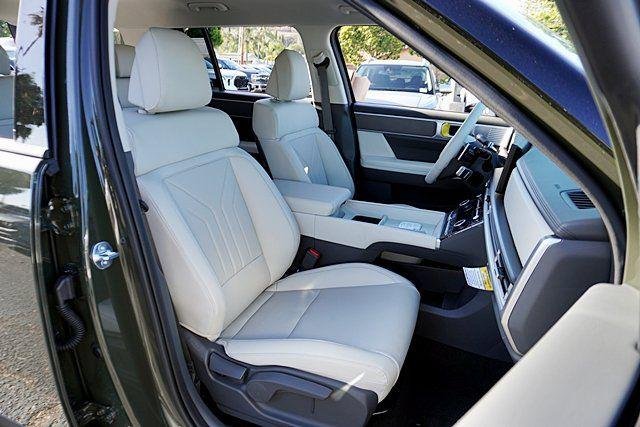 New 2026 Green Hyundai SEL FWD image 15