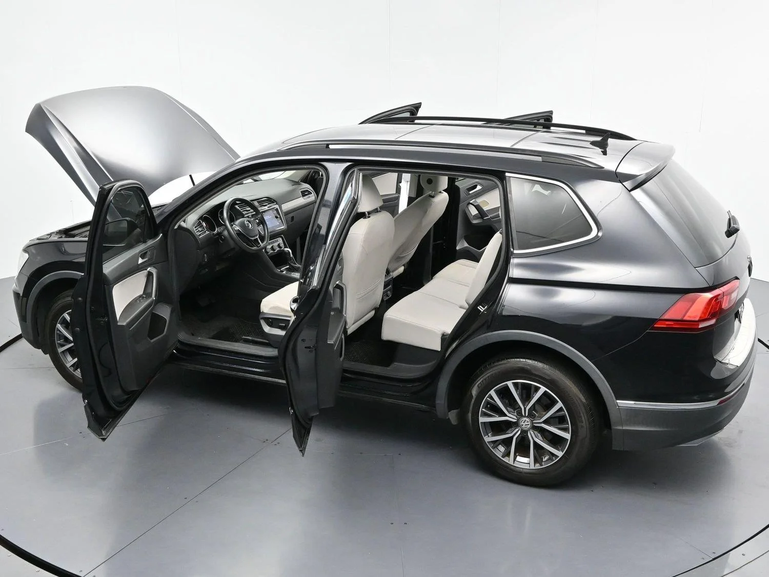 Used 2020 Deep Black Pearl Volkswagen SE image 41