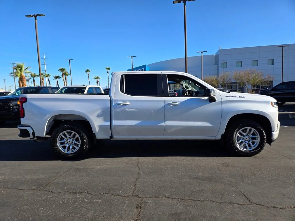 Used 2022 Iridescent Pearl Tricoat Chevrolet RST image 7
