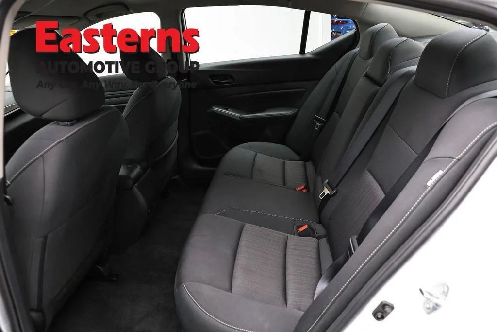 Used 2025 White Nissan 2.5 SV image 23