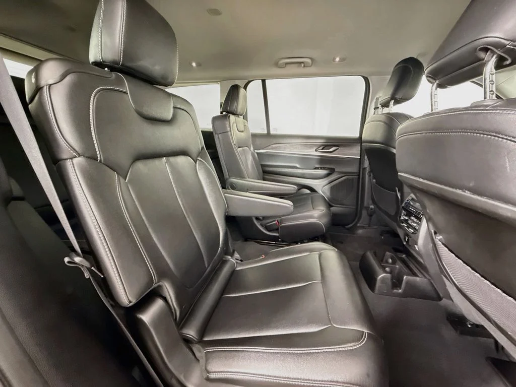 Used 2023 White Jeep Limited image 28