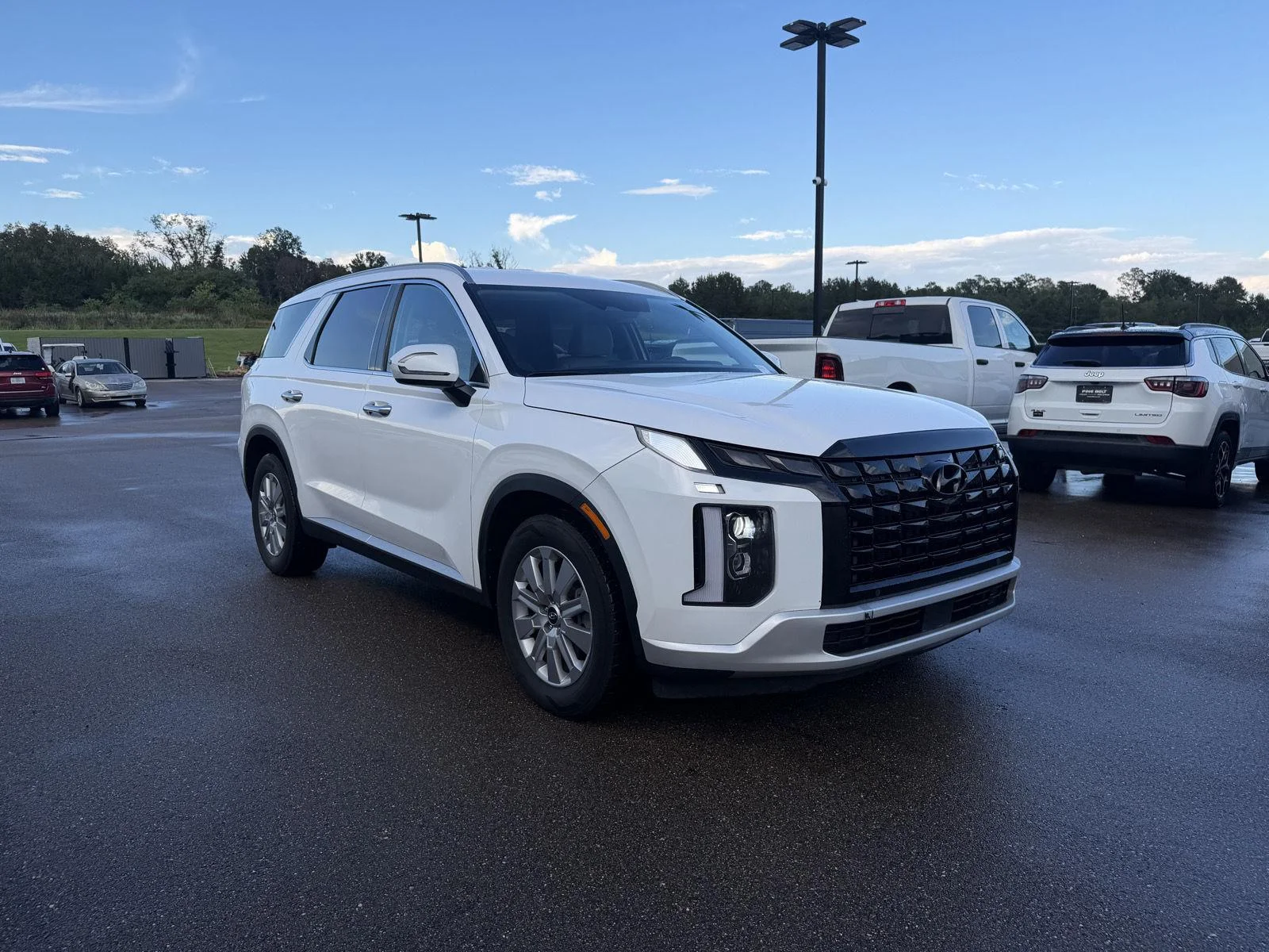 Used 2025 Hyper White Hyundai SEL image 3
