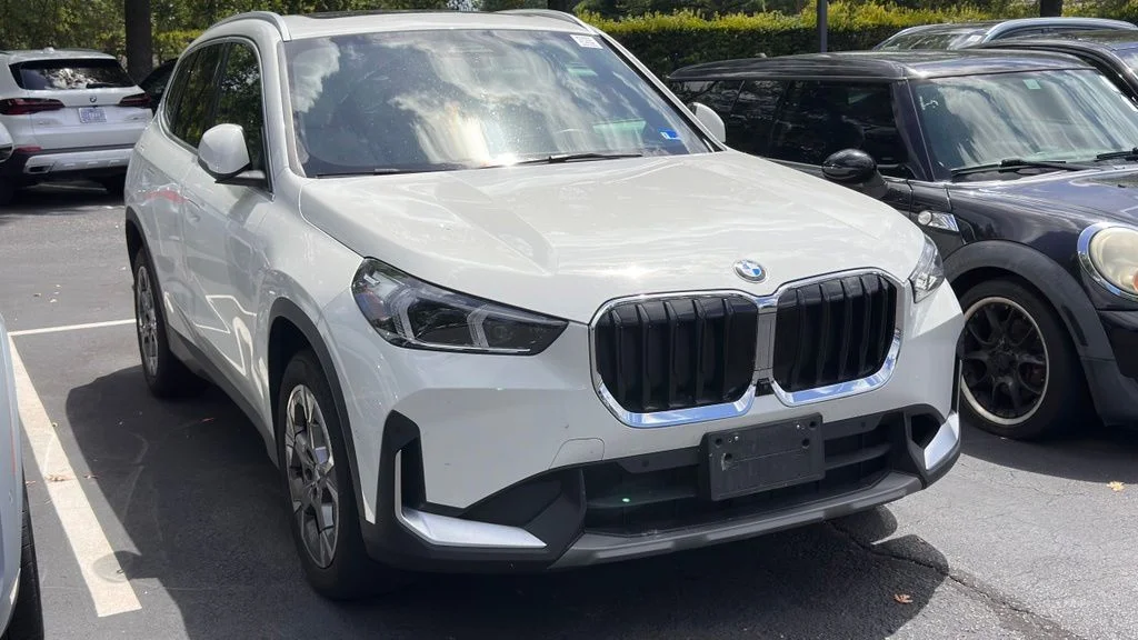 Used 2023 Alpine White BMW xDrive28i image 1