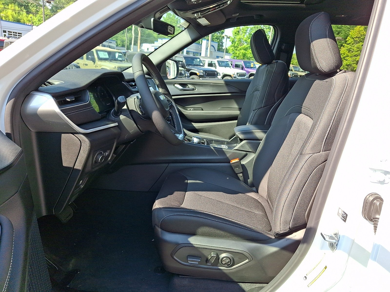 New 2026 Bright White Clearcoat Jeep Laredo X image 9