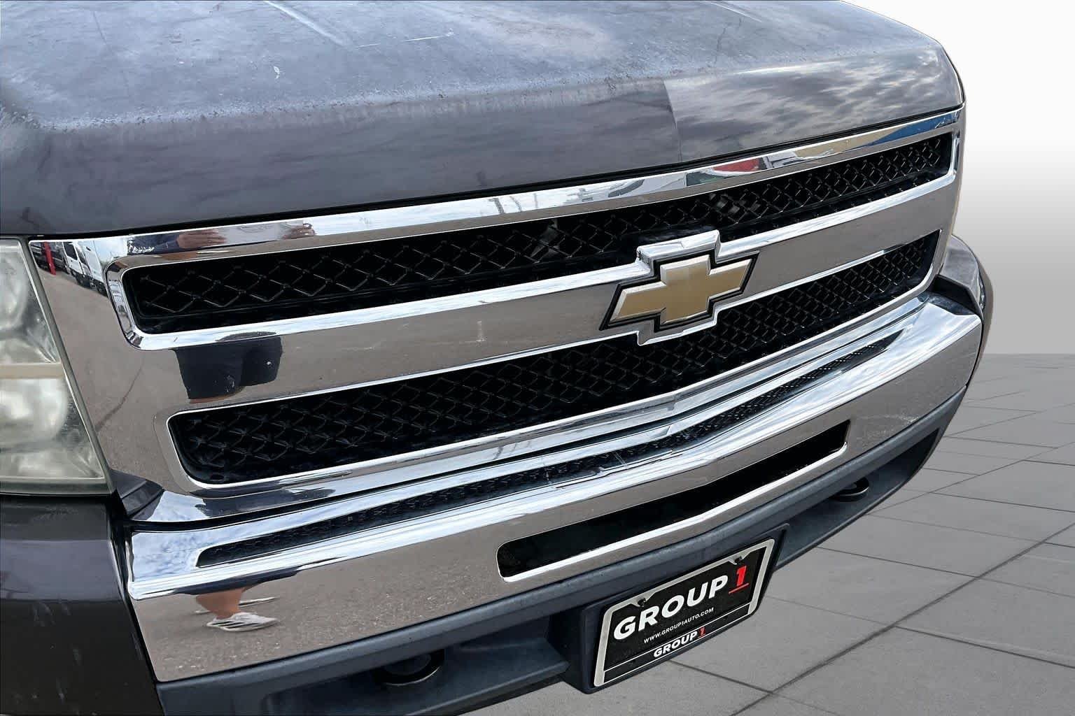 Used 2011 Taupe Gray Metallic Chevrolet LT image 27
